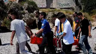 Antalya'da Arkadaşını Kurtarırken Boğulma Tehlikesi Geçiren Çocuk Hastaneye Kaldırıldı