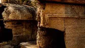 Antalya'da Olympos Antik Kenti'nde 10 Metrelik Anıtsal Mezar Keşfedildi