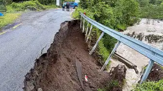 Artvin'de Sağanak Yağış Nedeniyle Dere Taştı: 5 Köy Yolu Ulaşıma Kapatıldı