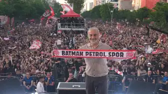 Batman Petrolspor'un Şampiyonluk Kutlamasına Ünlü İsimler Akın Etti