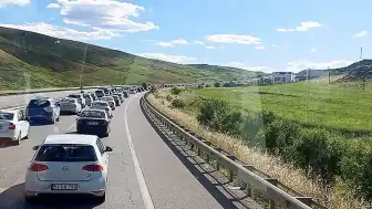 Bayram Tatili Sonrası Ankara ve İzmir Yolları Kilometrelerce Uzayan Trafikle Kilitlendi