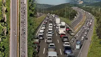 Bolu Geçişinde Bayram Dönüşü Trafik Yoğunluğu: Ağır Vasıtalara Kısıtlama Getirildi