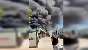 Bursa'da Depo Yangını Söndürüldü