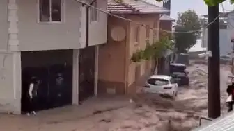 Bursa'da Sağanak Sele Neden Oldu: Evleri Su Bastı, Çatı Çöktü