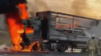 Çatalca'da Seyir Halindeki TIR Alevlere Teslim Oldu