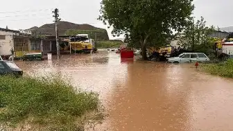 Çorum'un İskilip İlçesinde Şiddetli Sağanak ve Dolu Nedeniyle Su Baskınları ve Yol Kapanmaları Yaşandı