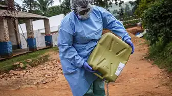 Demokratik Kongo Cumhuriyeti'nde Ebola Salgını: Savaş, Fon Kesintileri ve Bilgi Kirliliği Tehdidi