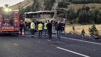 Denizli'de Feci Kaza: Otobüs Bariyerlere Çarptı, 8 Kişi Hayatını Kaybetti, 33 Yaralı
