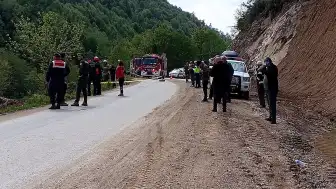 Düzce'de Kamyonet Dereye Devrildi: 1 Ölü