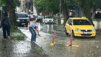 Edirne'de Ani Sağanak ve Dolu Yağışı Hayatı Felç Etti