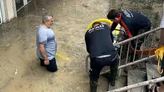Edirne'de Sağanak Yağış Nedeniyle İş Yerleri Sular Altında Kaldı