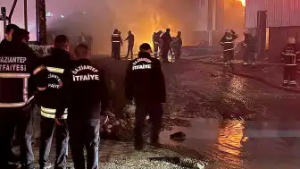 Gaziantep'te Mobilya Fabrikasında Yangın: Yaralı Yok
