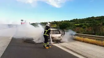 Gaziantep'te Seyir Halindeki Otomobil Alevlere Teslim Oldu