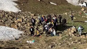 Hakkari Yüksekova'da Trafik Kazası: Minibüs Uçuruma Yuvarlandı, 1 Kişi Hayatını Kaybetti