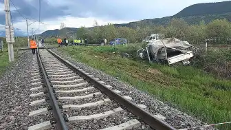 Hemzemin Geçitte Tren Kamyonete Çarptı: 4 Yaralı