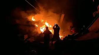 İsrail Ordusu Gazze'de Bir Binayı Bombaladı