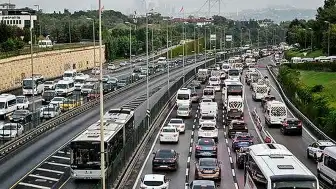 İstanbul'da 25 Mayıs Pazartesi Trafik Durumu: Yoğunluk Yaşanan İlçeler ve Alternatif Güzergahlar