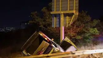 İzmir'de Trafik Kazası: 2 Kişi Hayatını Kaybetti