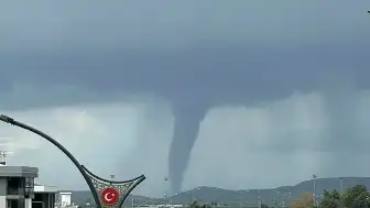 İzmir'in Menemen ilçesinde hortum oluştu