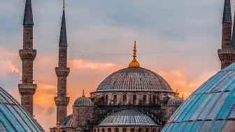 Kadınların Cuma Namazı Kılma Durumu: Diyanet ve İslam Alimlerinin Görüşleri