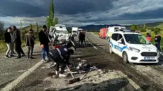 Kayseri'de Trafik Kazası: 1 Kişi Hayatını Kaybetti, 2 Kişi Yaralandı