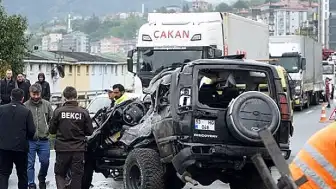 Kaza: Takla Atan Cip Karşı Şeritteki Aracın Üzerine Düştü: 1 Ölü, 7 Yaralı