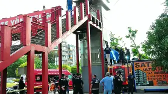 Manisa'da Üst Geçit Asansöründe Sıkışan Genç Hayatını Kaybetti