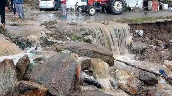 Manisa'nın Demirci İlçesinde Şiddetli Sağanak ve Dolu Hayatı Olumsuz Etkiledi