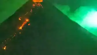 Mayon Yanardağı Üzerinde Meteor Görüntülendi