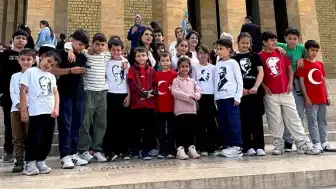 Öğrenciler Kendi Ürettikleri Mumlarla Anıtkabir'i Ziyaret Etti