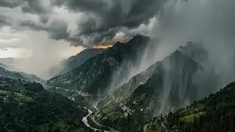 Orta ve Doğu Karadeniz'de Şiddetli Yağış Uyarısı: 10 İlde Sarı Kodlu Alarm