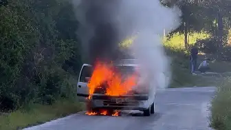 Osmaniye'de Ormana Yakın Noktada Alev Alan Otomobil Söndürüldü