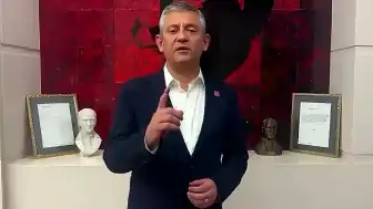 Özgür Özel'den Polis Baskınına Tepki: 'Bir Saldırı Altındayız, Buradan Çıkmayacağız!'