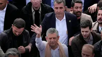 Özgür Özel'den Polis Müdahalesine Tepki: "Meclis'e Yürüyoruz"
