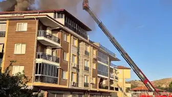 Pamukkale'de Apartman Çatısında Yangın: Hasar Meydana Geldi