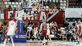 Parmos Bordo, Gaziantep Basketbol'u Yenerek Süper Lig'e Yükseldi