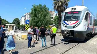 Selçuk'ta Hemzemin Geçitte Tren Kazası: 1 Kişi Ağır Yaralandı
