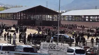 Van'da Hayvan Pazarında Çıkan Silahlı Kavgada 1 Kişi Hayatını Kaybetti, 13 Yaralandı