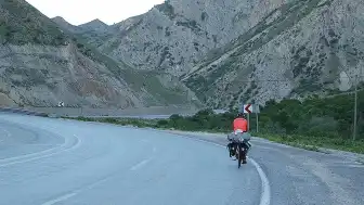 68 Yaşındaki Emekli Öğretmen M.D. 33 Günde 2.400 Kilometre Bisikletle Tamamladı