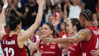 A Milli Kadın Voleybol Takımı Almanya Karşısında 3-2 Galip Geldi