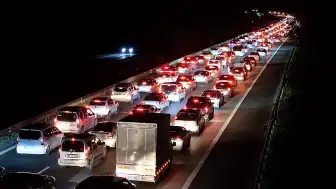 Anadolu Otoyolu Düzce Geçişinde Bayram Dönüşünde Yoğun Trafik