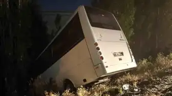 Ankara Mamak'ta Servis Aracının Şarampole Devrilmesi Sonucu 8 Kişi Yaralandı