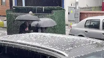 Ardahan'da Etkili Olan Dolu Yağışı Şehri Beyaza Büründürdü