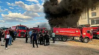Atakent'te İnşaat Malzemeleri Satılan İş Yerinde Yangın: 6 Yaralı