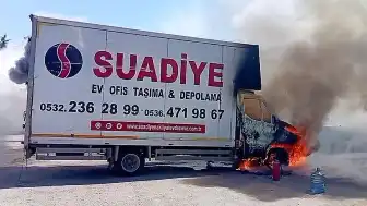 Ataşehir'de Park Halindeki Kamyonet Küle Döndü