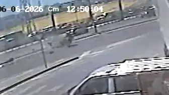 Avcılar'da D-100 Karayolu'nda otomobil takla attı: 2 yaralı