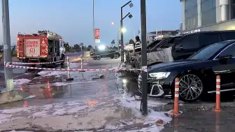 Bakırköy'de 4 Lüks Otomobil Alevlere Teslim Oldu: 50 Milyon TL'lik Hasar