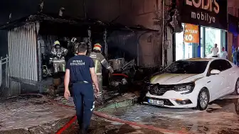 Bursa'da Depoda Çıkan Yangın Otomobile Sıçradı: 1 Saatlik Müdahale