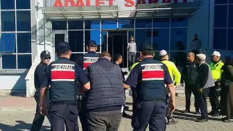 Edirne'de Durdurulan Taksiden 4 Kaçak Göçmen ve Firari Sürücü Çıktı