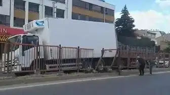 Eskişehir'de Kontrolden Çıkan Kamyon Trafiğin Arasına Dalışı: Facianın Eşiğinden Dönüldü